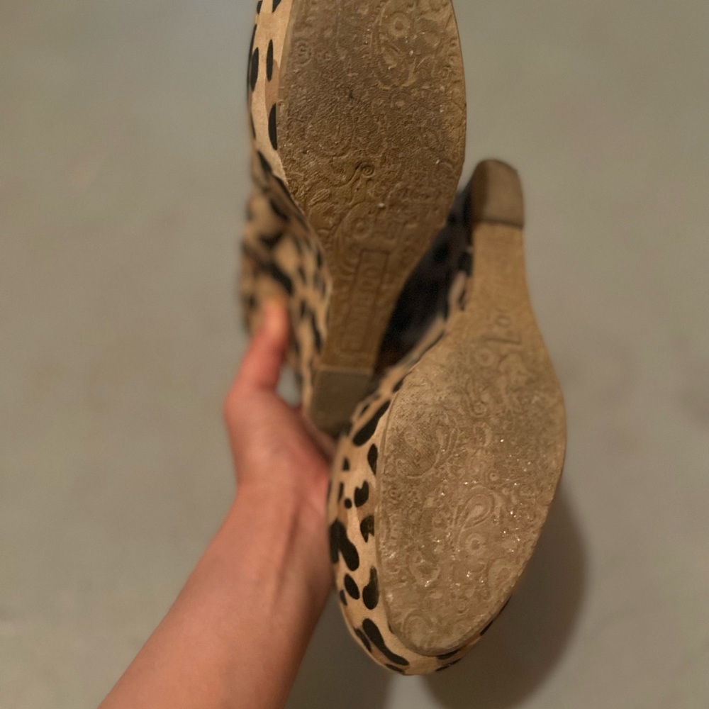 Boots - Picture 3 of 5